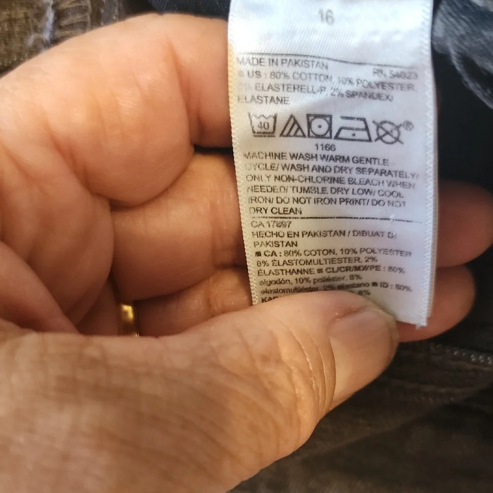 Old Navy Charcoal Distressed Cropped Jeans - Picture 13 of 13
